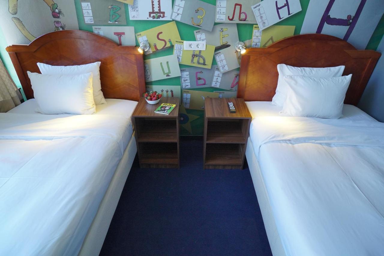 Hostel Log Inn Szkopje Kültér fotó