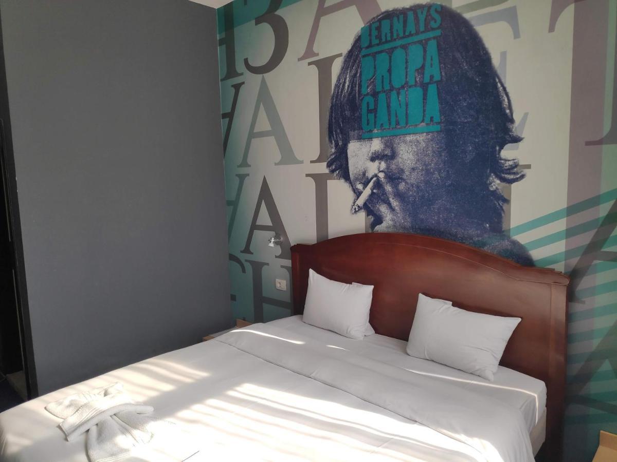 Hostel Log Inn Szkopje Kültér fotó