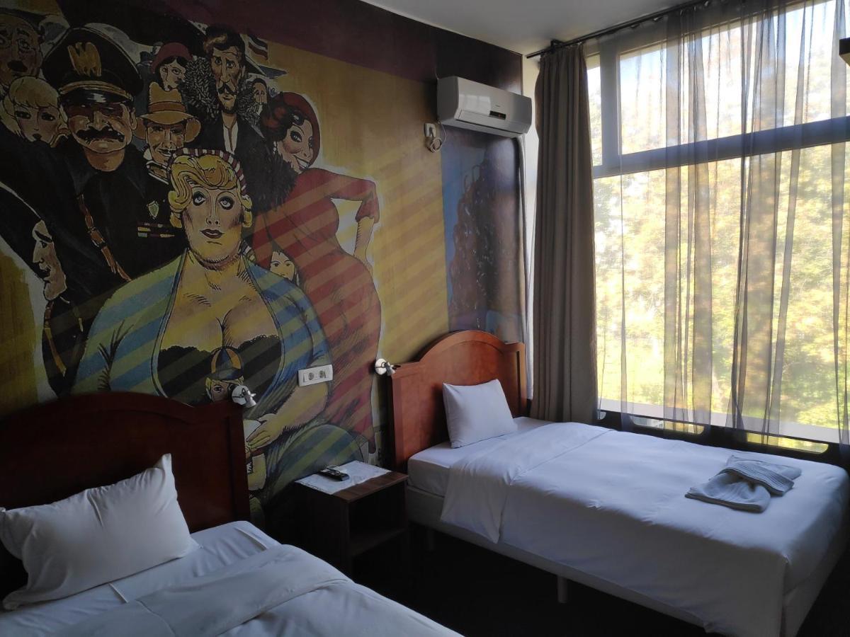 Hostel Log Inn Szkopje Kültér fotó