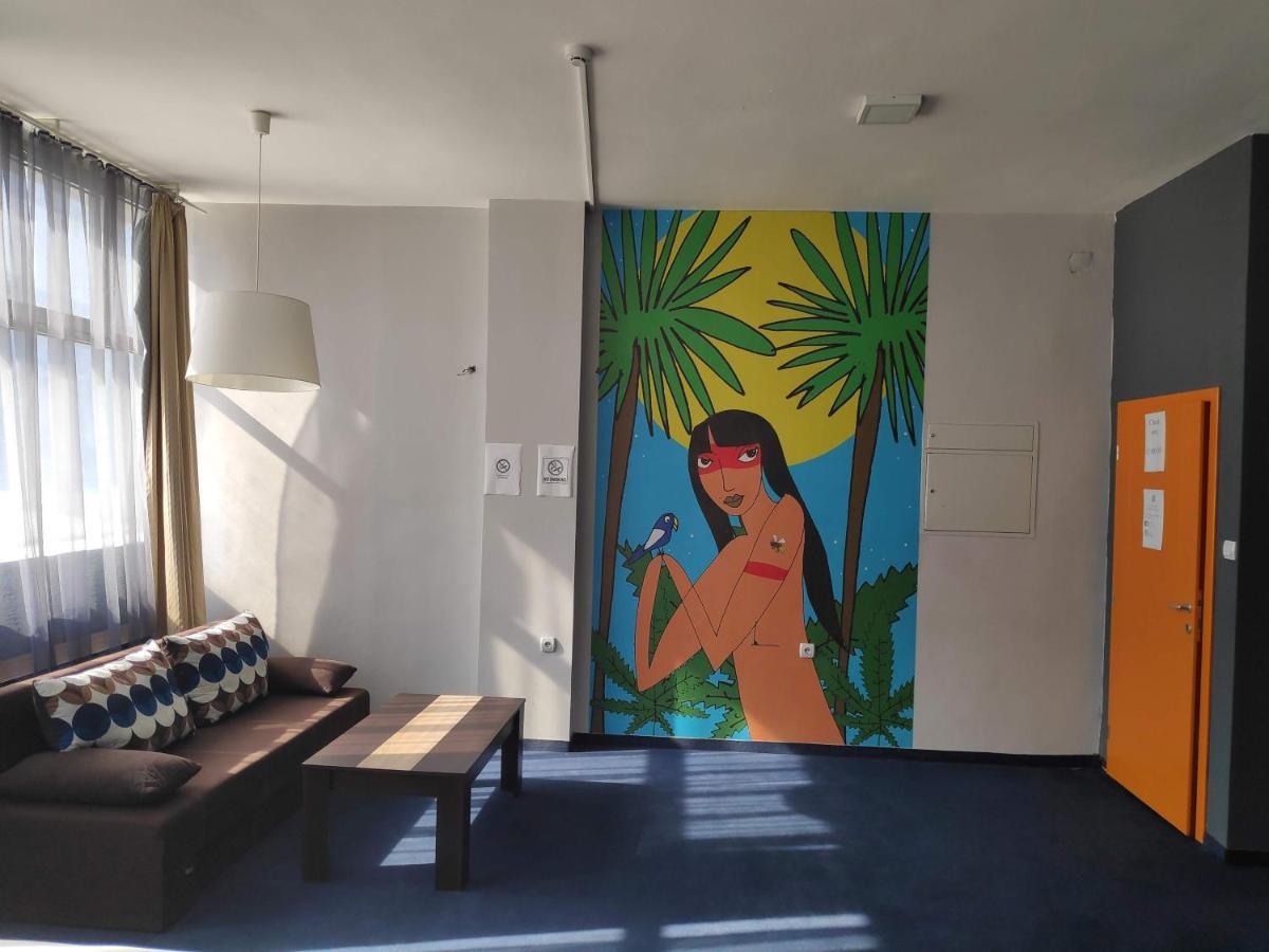 Hostel Log Inn Szkopje Kültér fotó