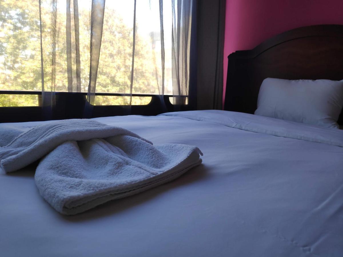 Hostel Log Inn Szkopje Kültér fotó