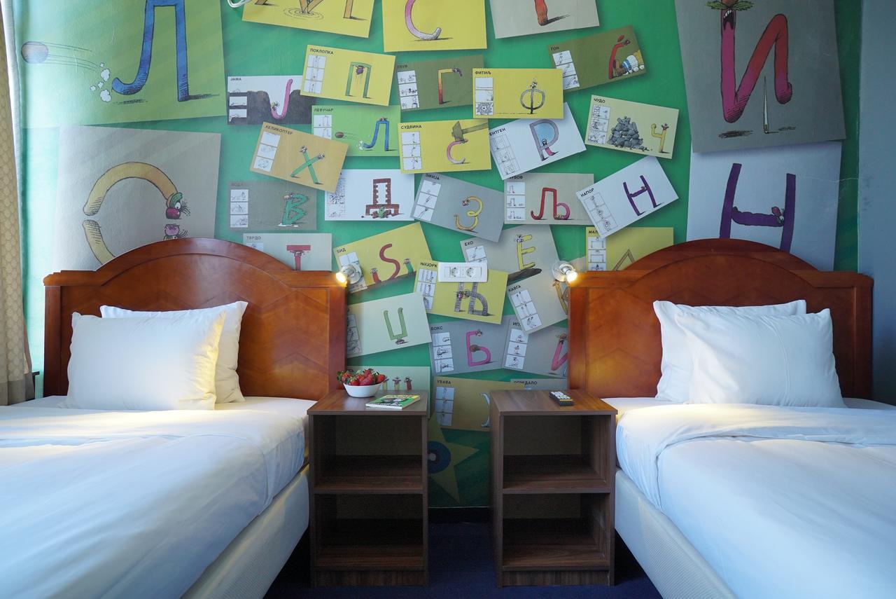 Hostel Log Inn Szkopje Kültér fotó