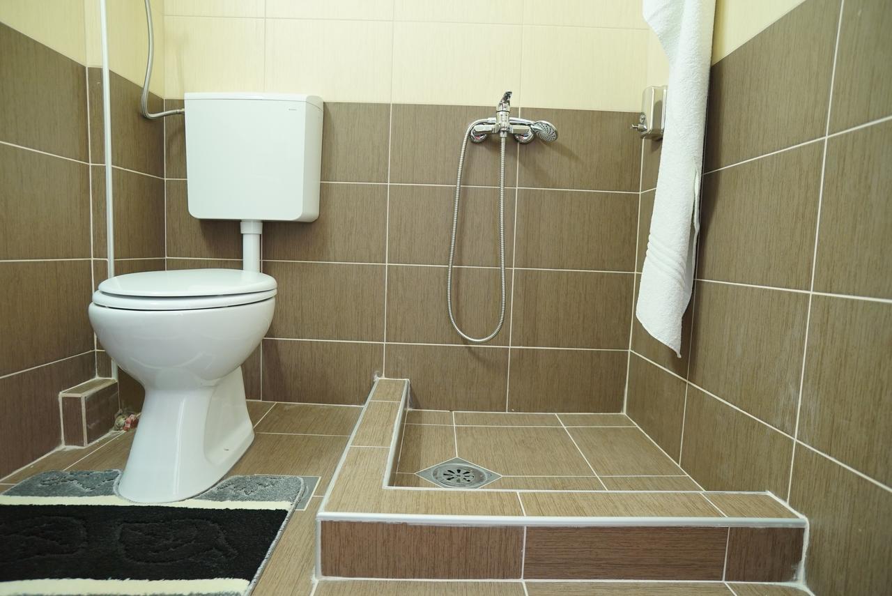 Hostel Log Inn Szkopje Kültér fotó