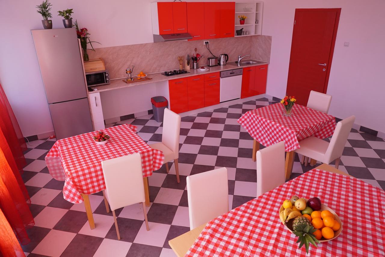 Hostel Log Inn Szkopje Kültér fotó