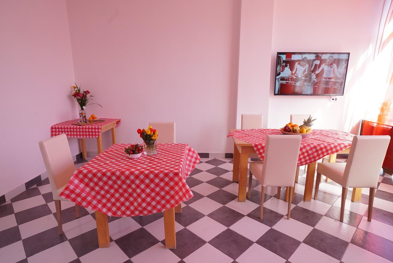 Hostel Log Inn Szkopje Kültér fotó