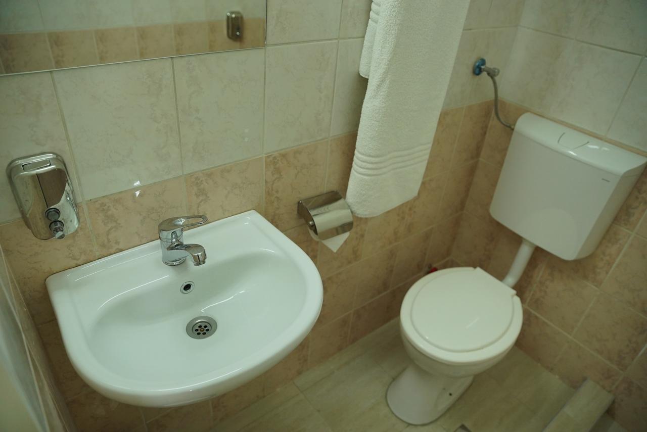 Hostel Log Inn Szkopje Kültér fotó