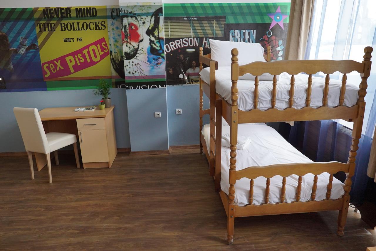 Hostel Log Inn Szkopje Kültér fotó