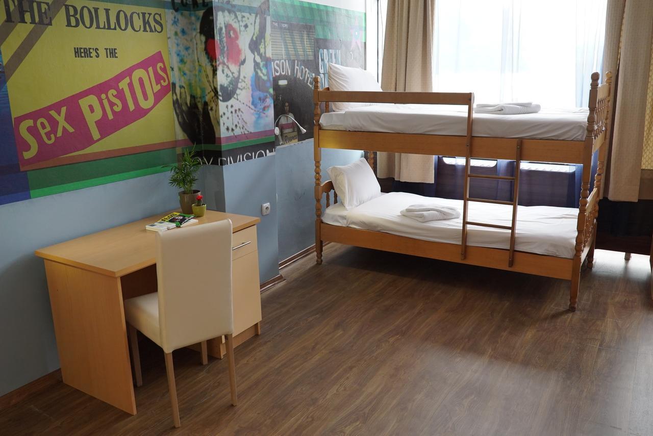 Hostel Log Inn Szkopje Kültér fotó