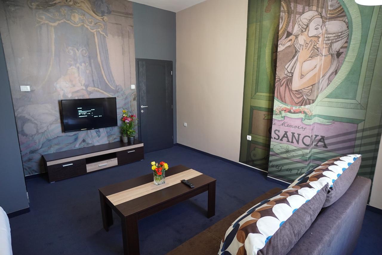 Hostel Log Inn Szkopje Kültér fotó